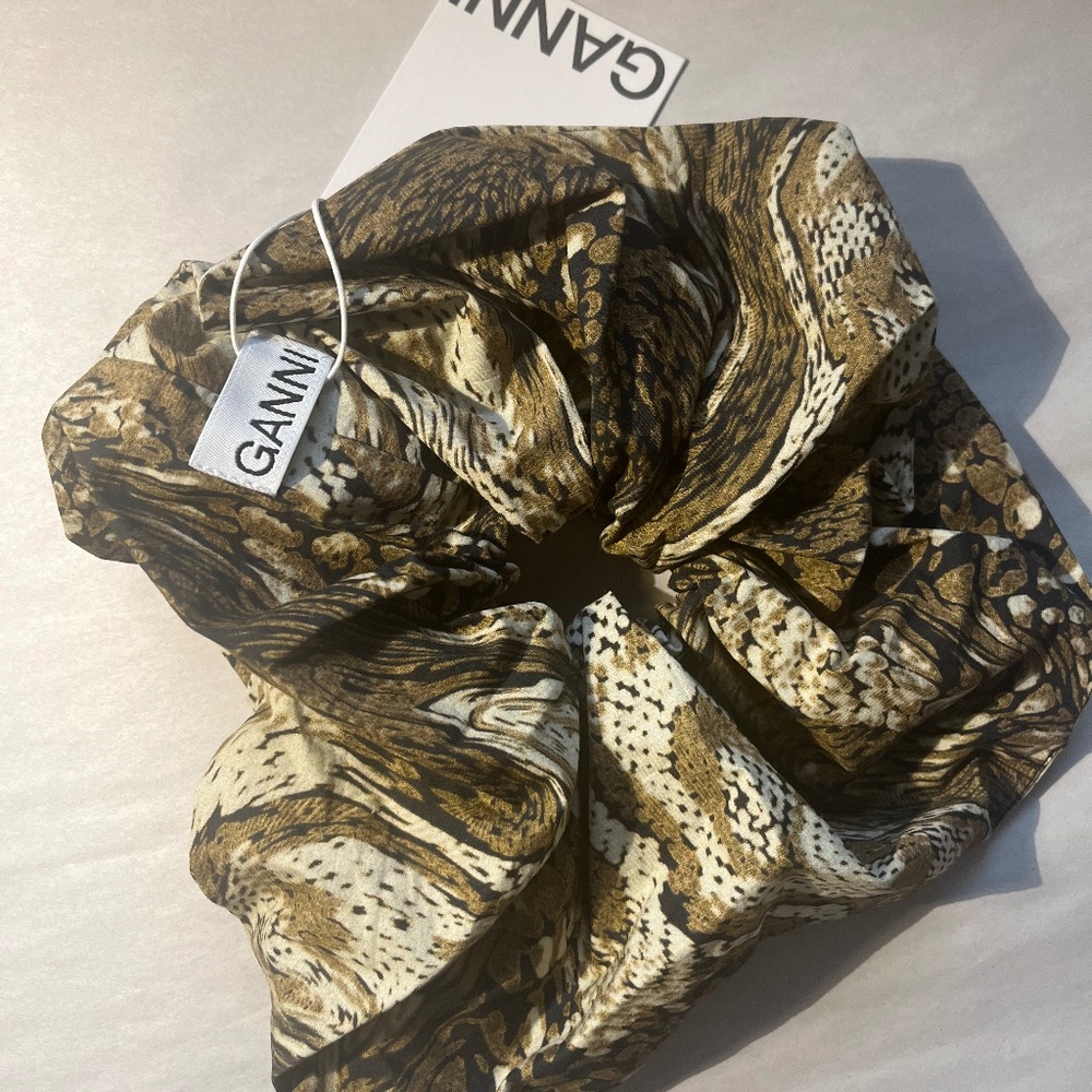 Ganni Tiger's Eye Printed Cotton Large Resort Logo Scrunchie Hair Accessory